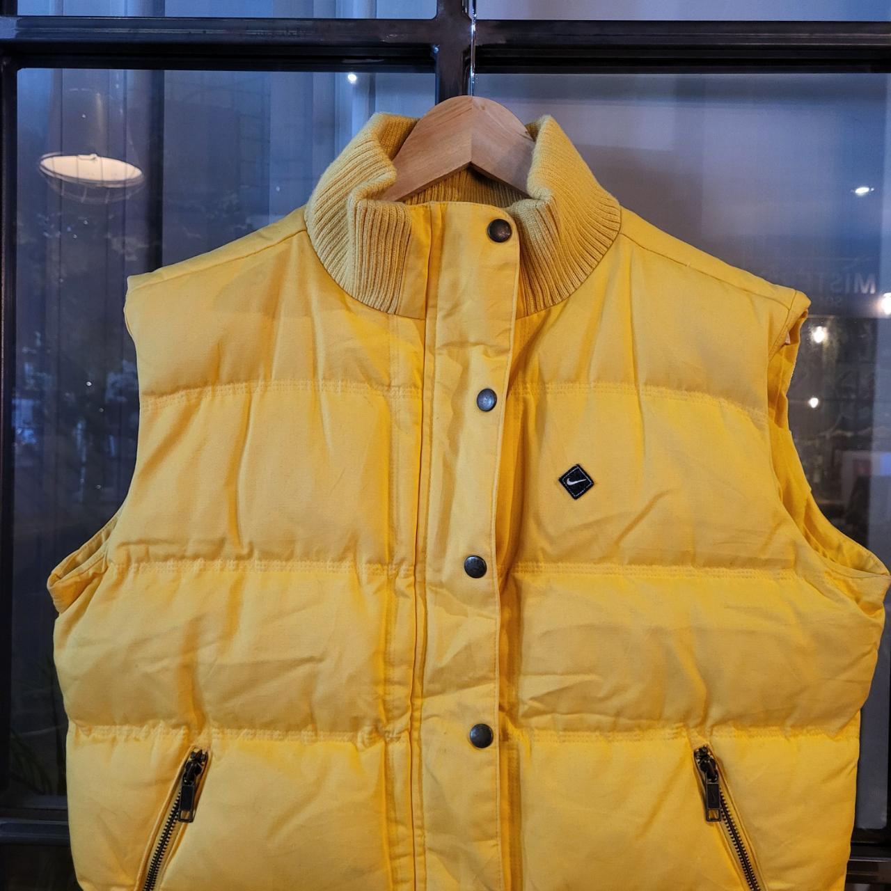 WCJ001 - Vintage retro Yellow essential Nike gilet bodywarmer down sleeveless puffer padded jacket coat branded with logo #nike #gilet #y2k #bodywarmer #alig