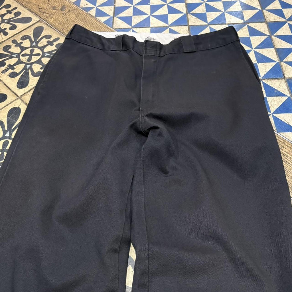 BR1011DD-F - Vintage retro essential Black Dickies Straight Leg Trousers pants casual workwear #skater #utility #workwear #straightleg #dickies