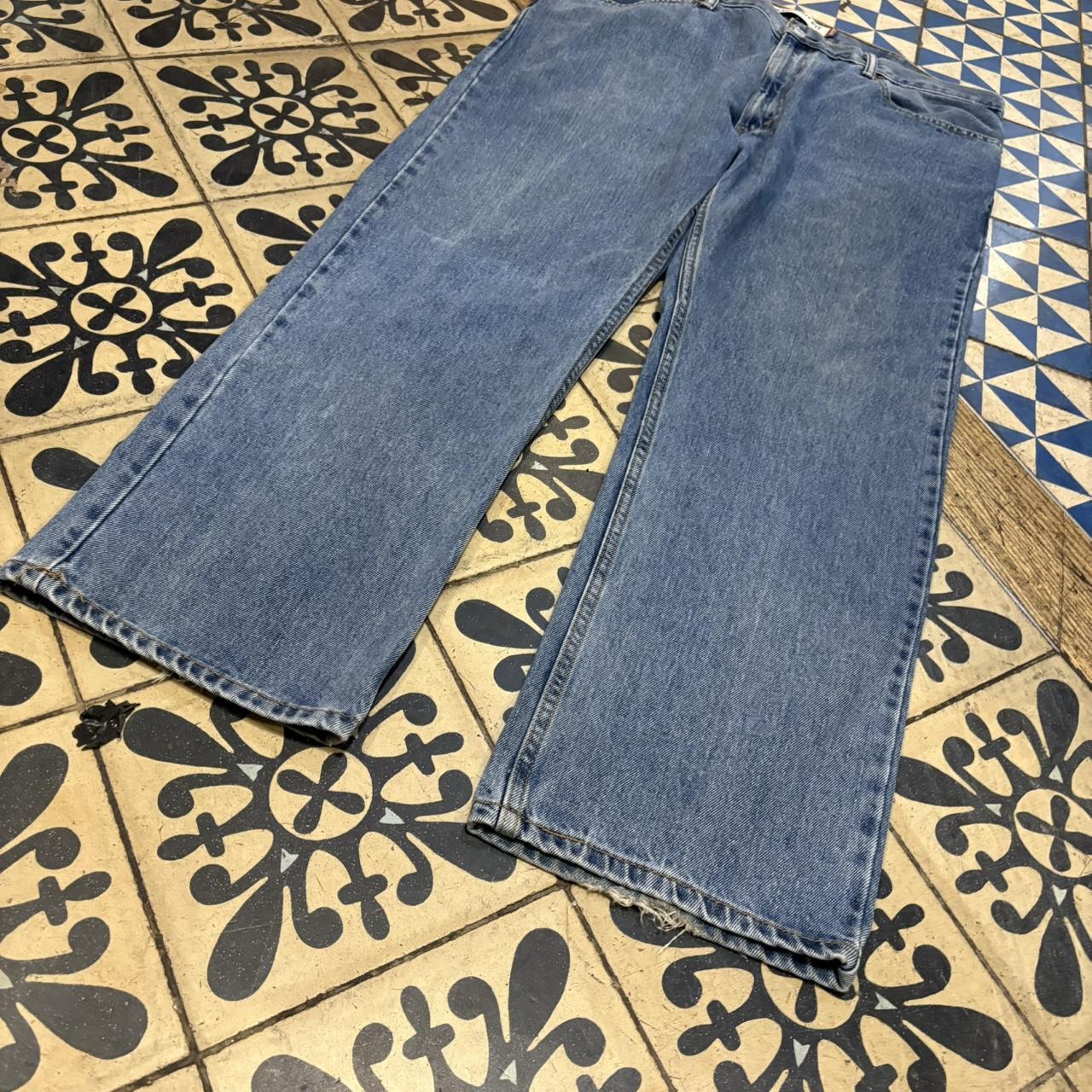 TRW439F - Vintage retro essential Levi’s 505 Straight Leg Blue Wash Denim Jeans Trousers pants #denim #levis505 #straightleg #levis #y2k