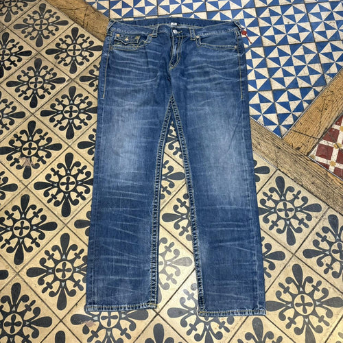 0325D13UF - Vintage retro essential True Religion Blue Wash Denim Jeans Trousers pants with gold contrast logo detailing stitching #denim #truereligon #slimfit #embroidered #contraststitching