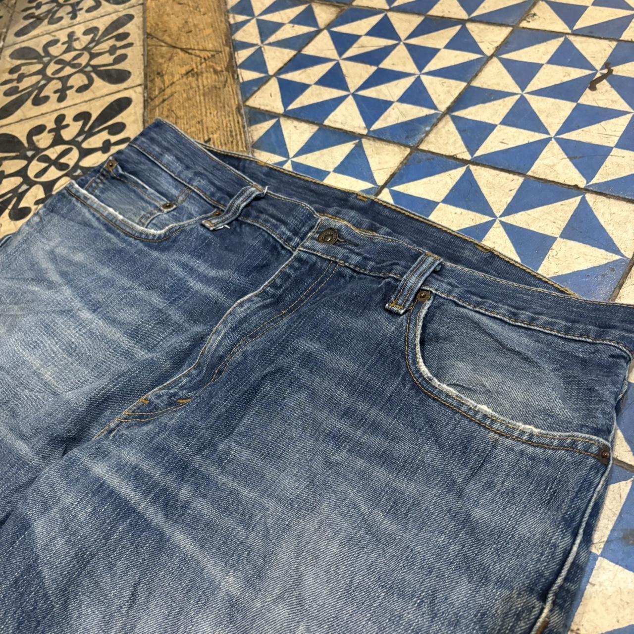 JRT128 - Vintage Retro Essential Levi's Mid Blue Wash Denim Shorts Jorts with detailed patch Logo carpenter workwear #hiphop #90s #jorts #skater #levis