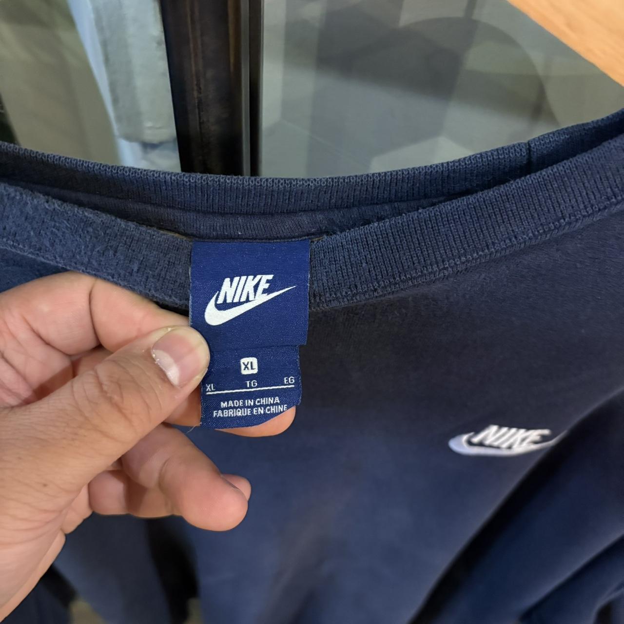 0125C51BR - Vintage Retro Essential Navy Nike Crewneck Jumper Sweatshirt with  embroidered logo #90s #sportswear #essential #y2k #nike