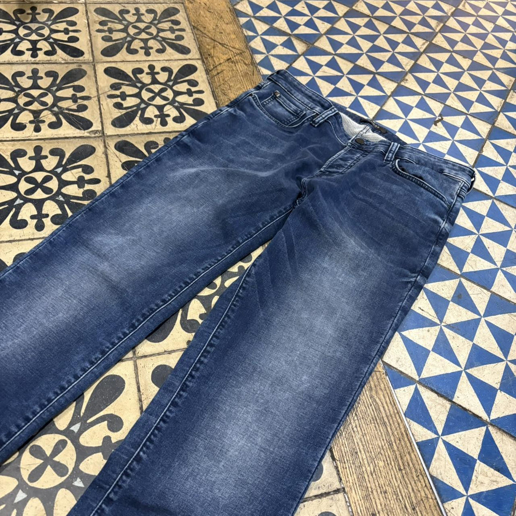 TRW429F - Vintage retro essential Guess Bkue Wash Denim Slim Tapered Sonny Jeans Trousers pants #denim #denimjeans #guess #y2k