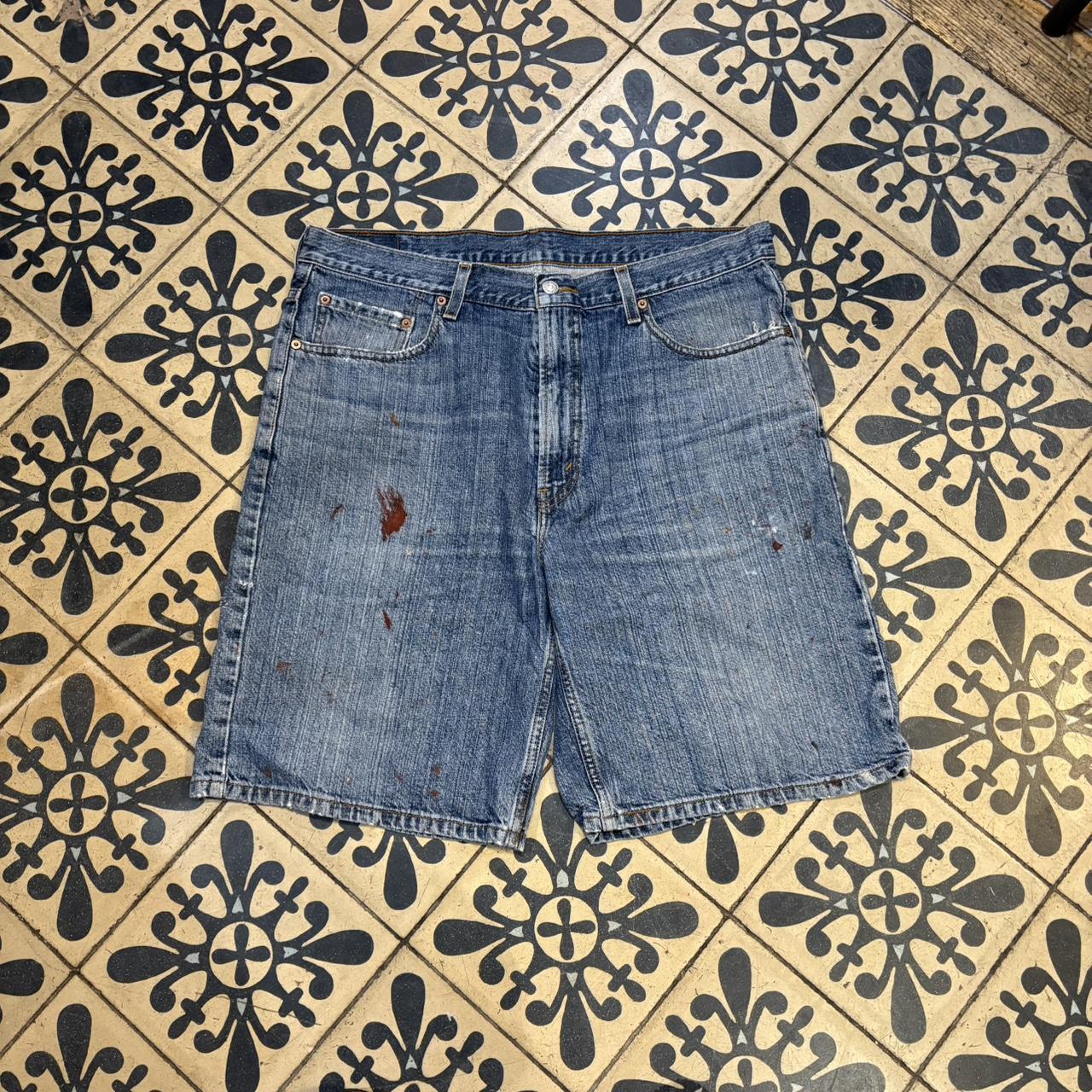 JRT136 - Vintage Retro Essential Levi’s 550 Mid Blue Wash Denim Shorts Jorts with detailed patch Logo carpenter workwear #hiphop #jorts #skater #levis #baggy