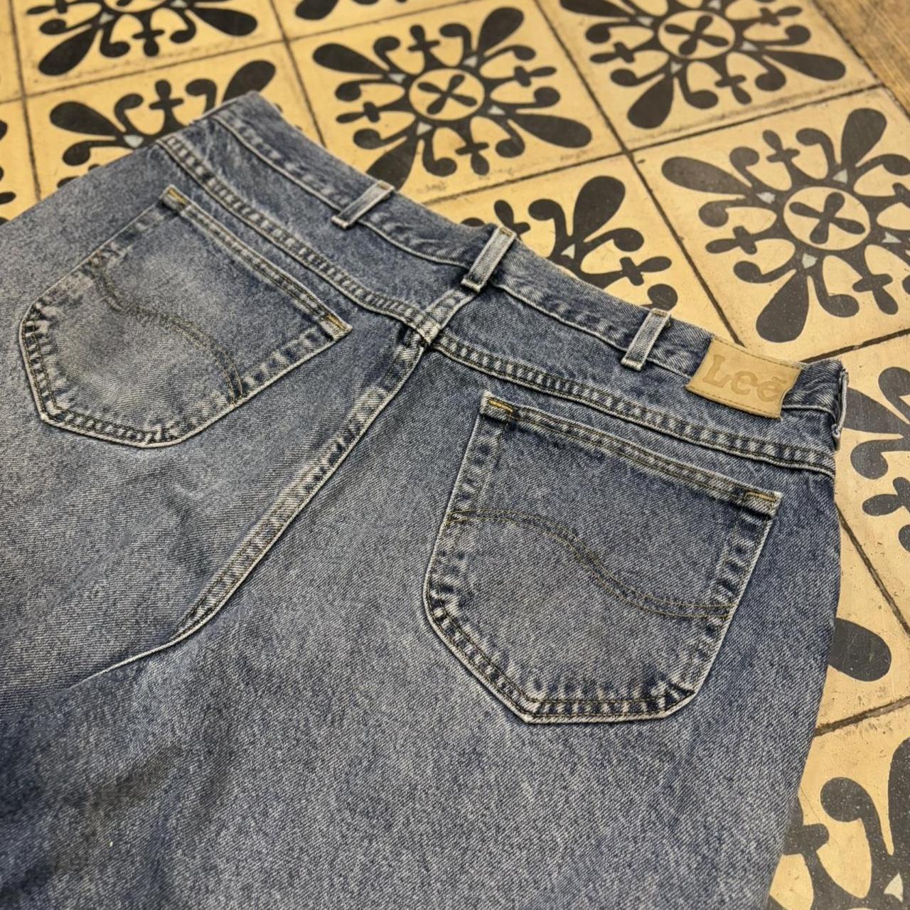 JRT440P - American Vintage Retro Essential Lee Blue Wash Denim Shorts Jorts with detailed patch Logo hip hop baggy wide leg 90s 00s y2k grunge streetwear style workwear #hiphop #90s #jorts #skater #lee