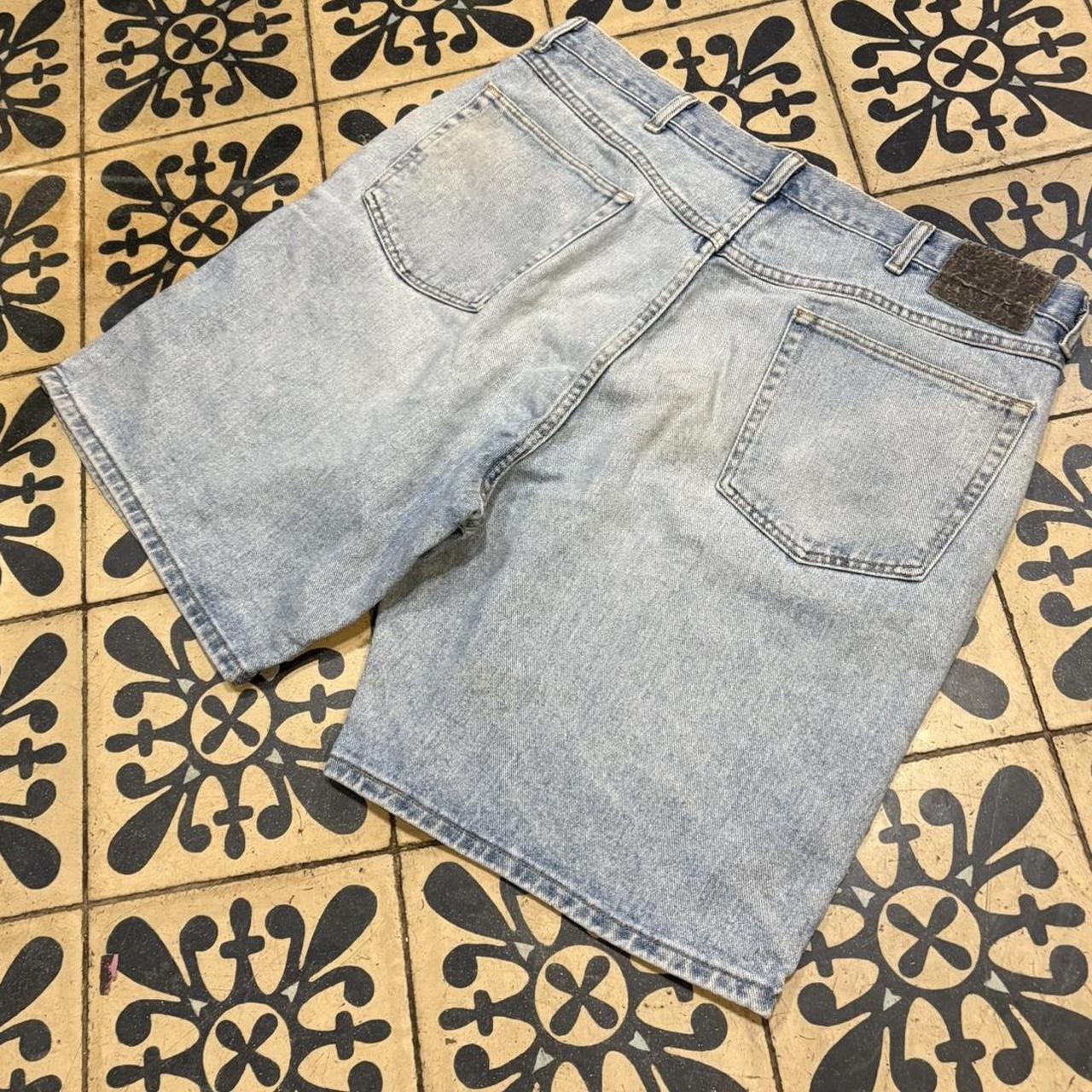 JRT122 - Vintage Retro Essential Wrangler Light Blue Wash Denim Shorts Jorts with detailed patch Logo workwear #hiphop #90s #jorts #skater #wrangler