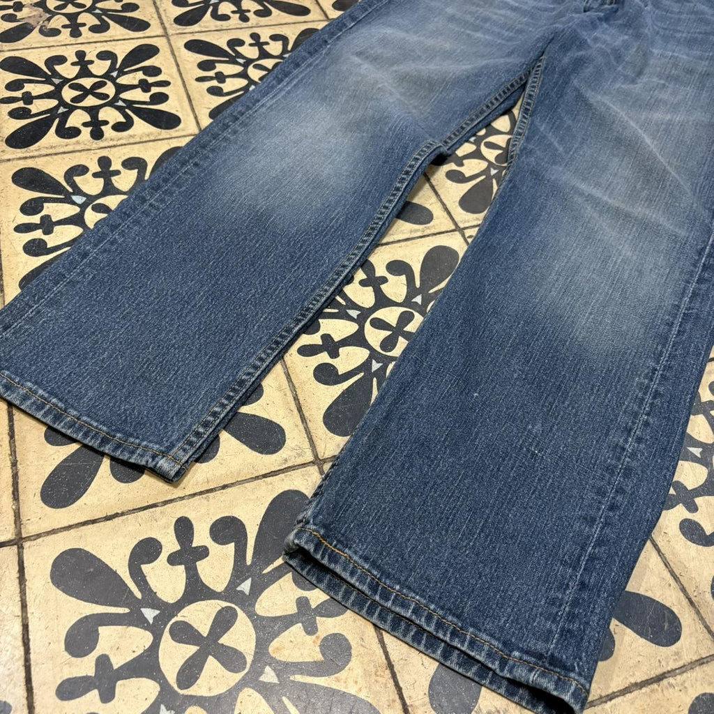 TRW520P - Vintage retro essential Levi’s Mid Blue Wash Denim Jeans Trousers pants #denim #straightleg #levis #jeans