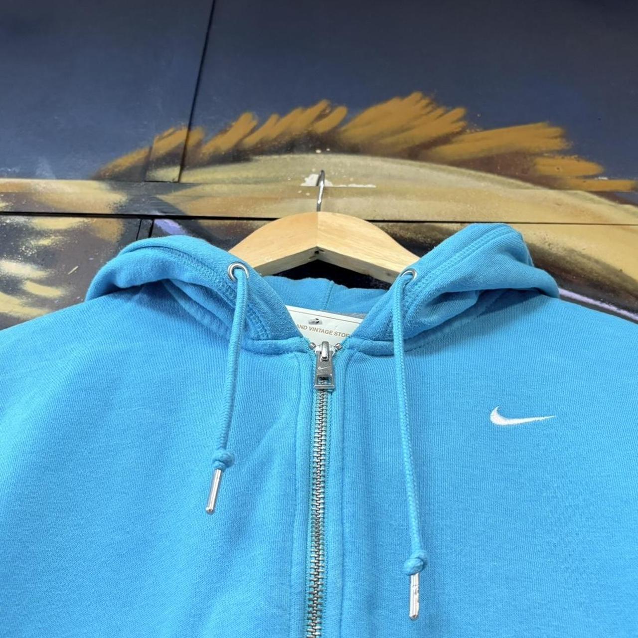 BR1912GE-U - Vintage Retro Essential Light Blue Nike Full Zip Up Sweatshirt Hoodie with embroidered swoosh logo #90s #sportswear #essential #nike #y2k