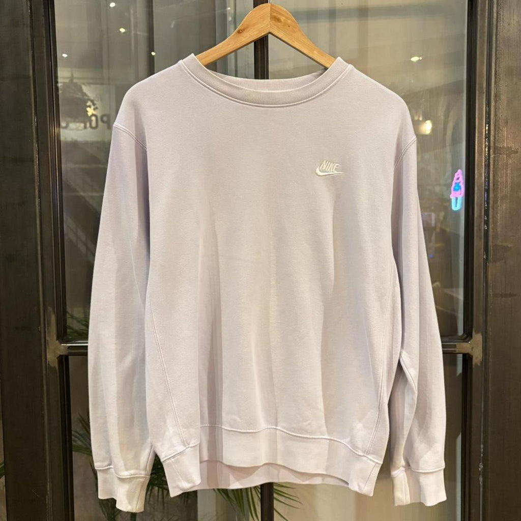MA2207HV-P - Vintage Retro Essential Lilac Nike Crewneck Jumper Sweatshirt with embroidered swoosh logo #90s #sportswear #essential #y2k #nike