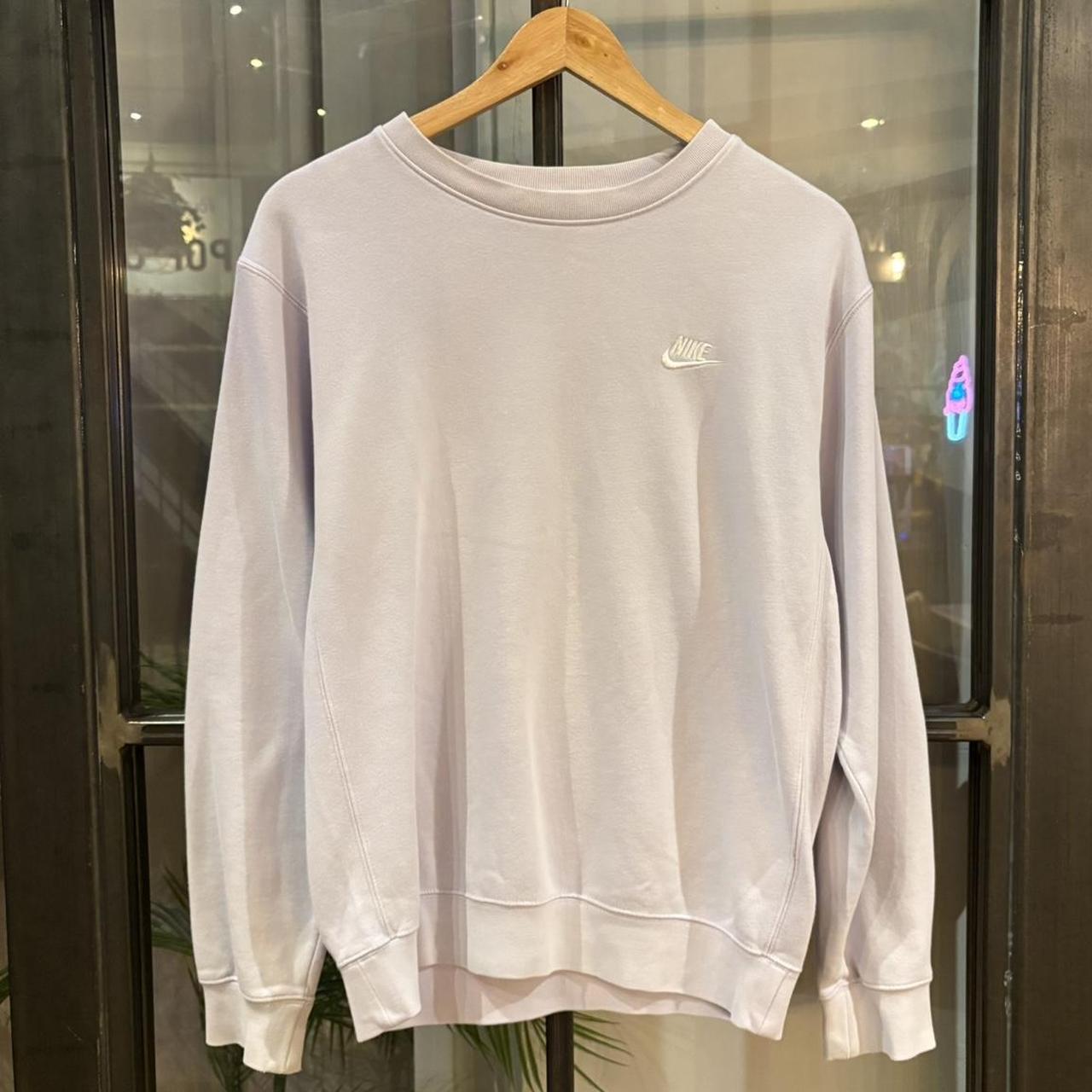 MA2207HV-P - Vintage Retro Essential Lilac Nike Crewneck Jumper Sweatshirt with embroidered swoosh logo #90s #sportswear #essential #y2k #nike