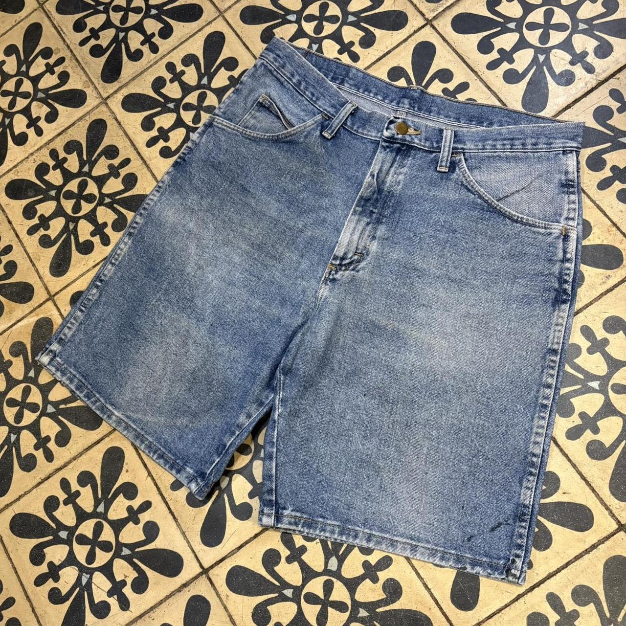 JRT139 - Vintage Retro Essential Wrangler Blue Wash Denim Shorts Jorts with detailed patch Logo carpenter workwear #hiphop #90s #jorts #skater #wrangler