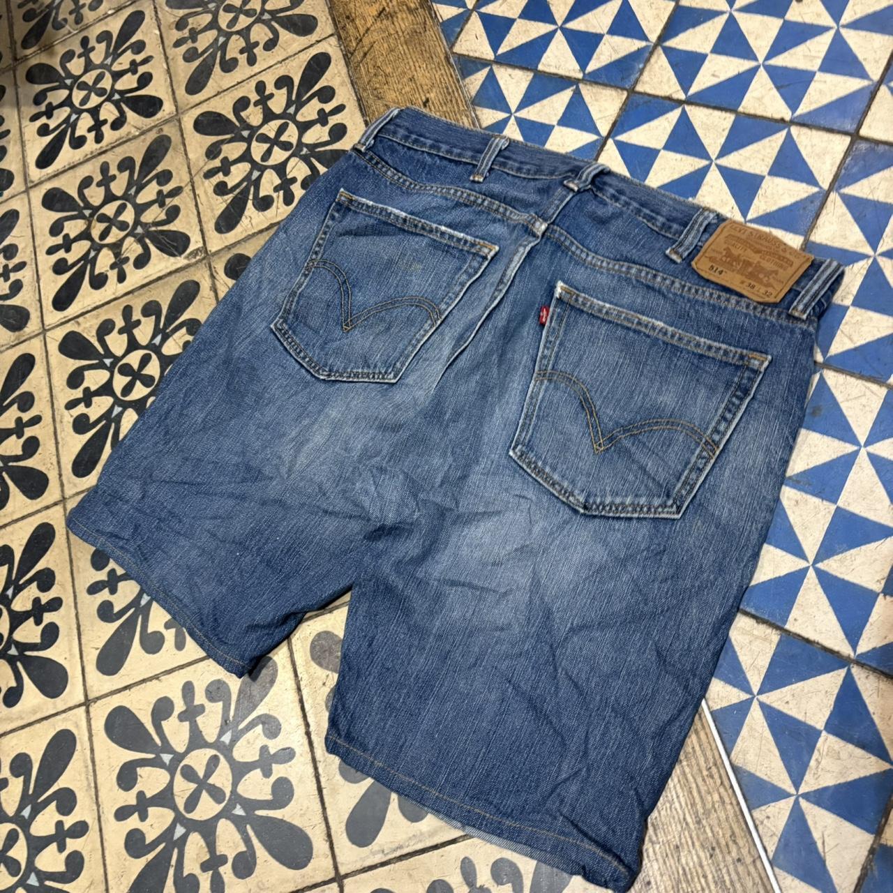 JRT128 - Vintage Retro Essential Levi's Mid Blue Wash Denim Shorts Jorts with detailed patch Logo carpenter workwear #hiphop #90s #jorts #skater #levis