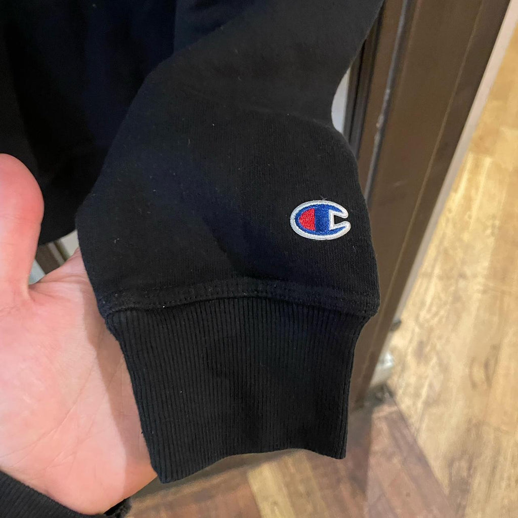 SWT549F - Vintage Retro Essential Black Champion Crewneck Jumper Sweatshirt with embroidered logo #90s #sportswear #essential #y2k #champion