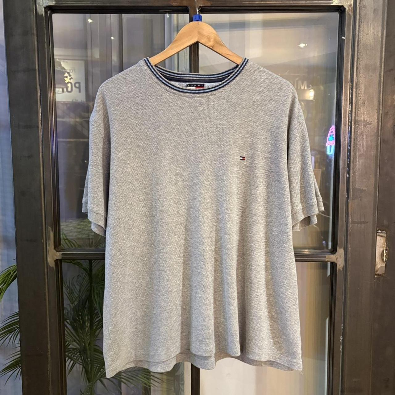 TEE433P - Vintage Retro Essential Grey Tommy Hilfiger with Small Embroidered Chest Logo Top Tee T-shirt #y2k #tommy #oldmoney #preppy #basic