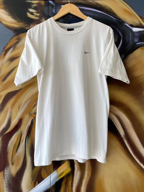 90’s Nike Embroidered Swoosh Tee