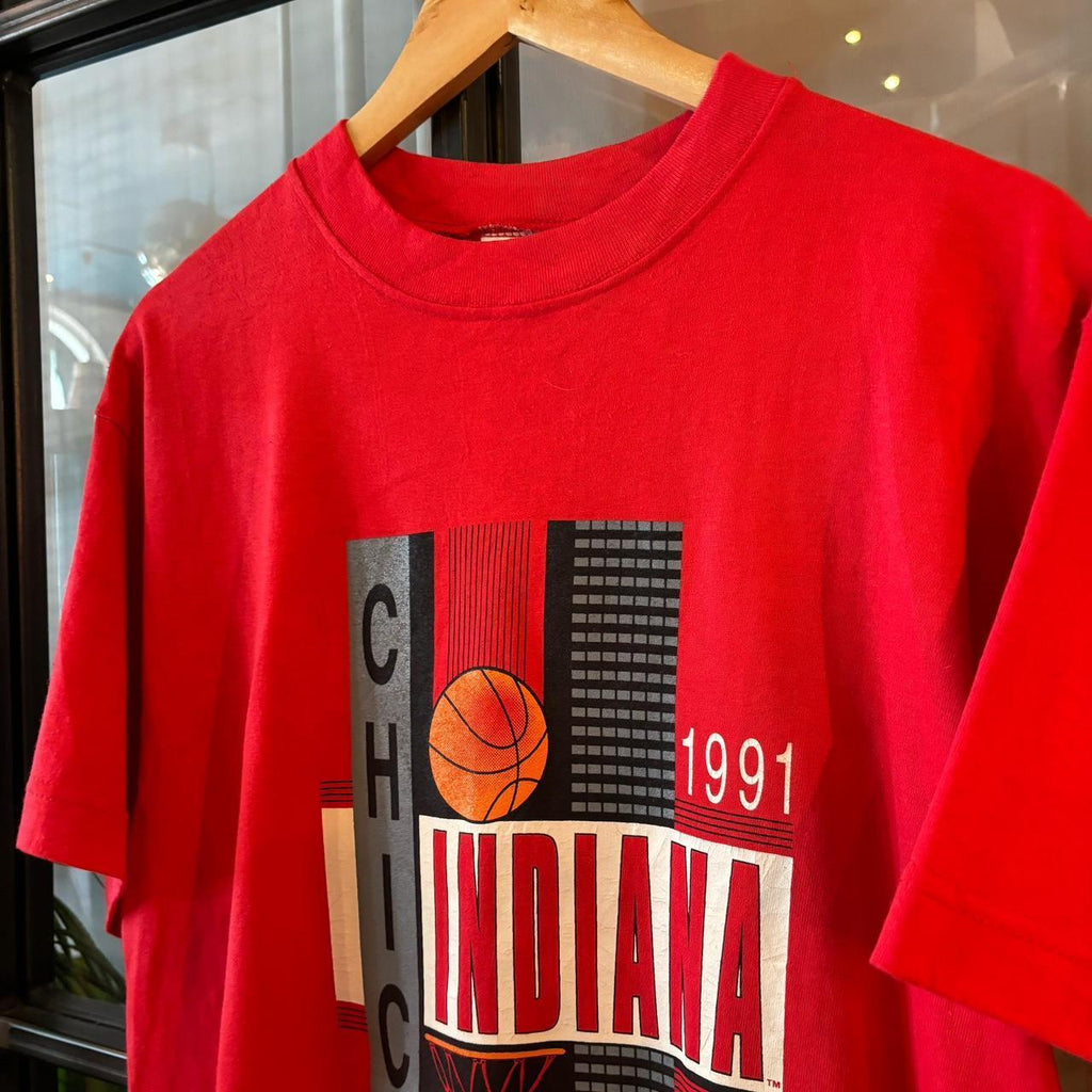 0425A16F - Vintage Retro Essential Red Chicago Illinois University Basketball  Graphic Print Top Tee T-shirt #90s #graphic #top #chicago #basketball