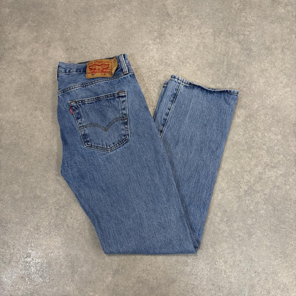 Vintage Levi's 501 Jeans Mens 34x32 Mid Blue Denim Wash Straight Leg Trousers Cowboy Western USA 90s Y2K