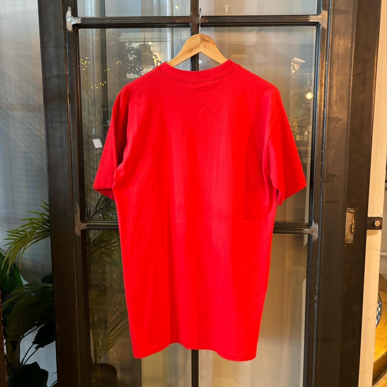 0425A16F - Vintage Retro Essential Red Chicago Illinois University Basketball  Graphic Print Top Tee T-shirt #90s #graphic #top #chicago #basketball