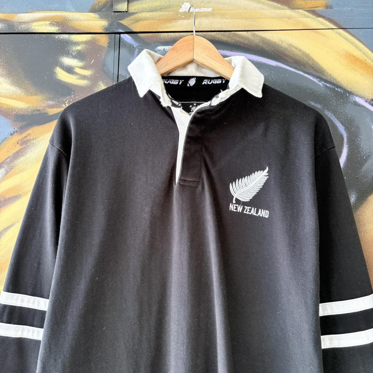 CP2504D-U - Vintage Retro Essential NZ New Zealand All Blacks Collared Rugby Union Longsleeve Home Jersey Shirt top  with embroidered logo striped sleeves #sportswear #rugby #newzealand #jersey #allblacks