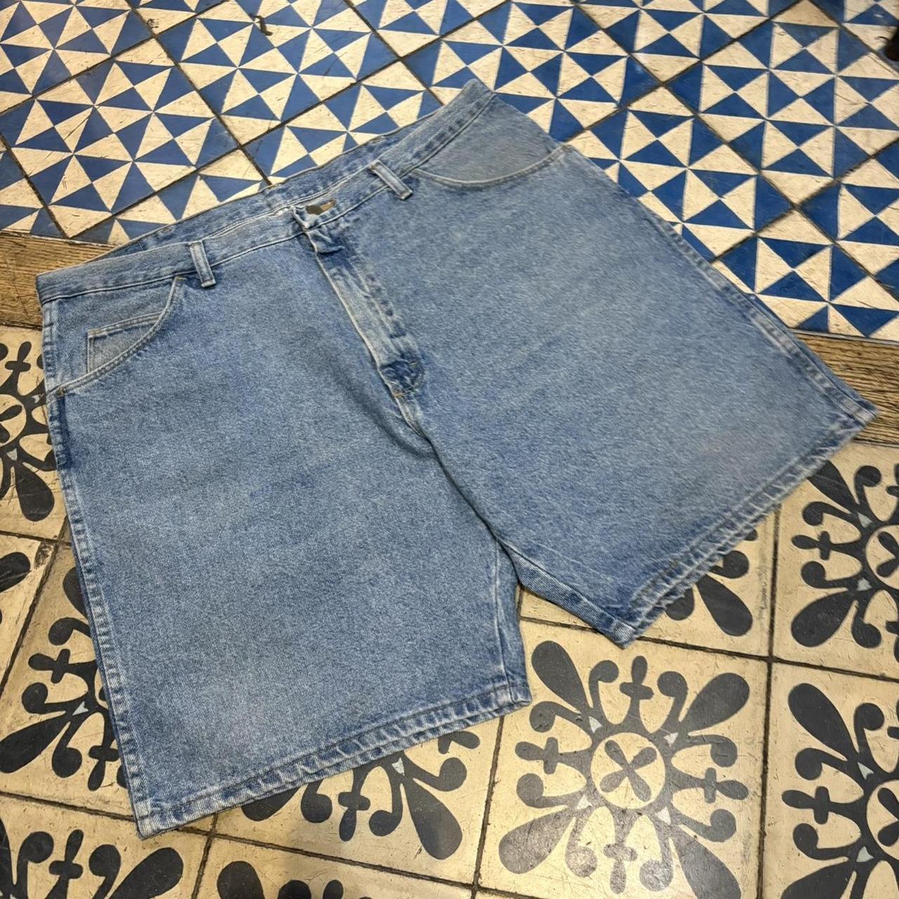 JRT127 - Vintage Retro Essential Wrangler Blue Wash Denim Shorts Jorts with detailed patch Logo carpenter workwear #hiphop #90s #jorts #wrangler #skater
