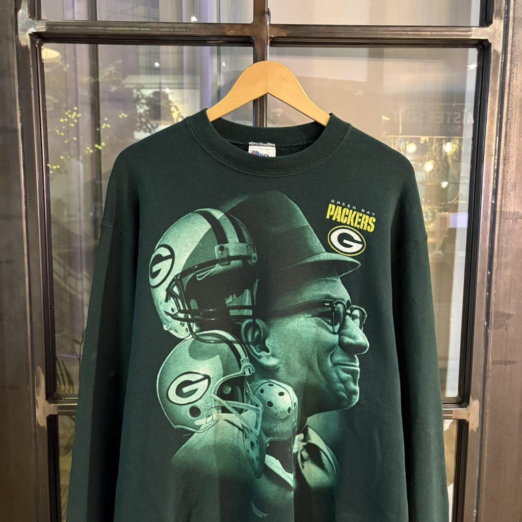 1224C45 - Vintage Retro Essential Dark Green NFL Green Bay Packers Crewneck Jumper Sweatshirt with big spellout print logo #90s #sportswear #nfl #greenbaypackers #y2k