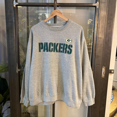 1224C23 - Vintage Retro Essential NFL Grey Crewneck Jumper with Green Bay Packers Centre Embroidered Felt Logo #nfl #greenbaypackers #casual #sportswear