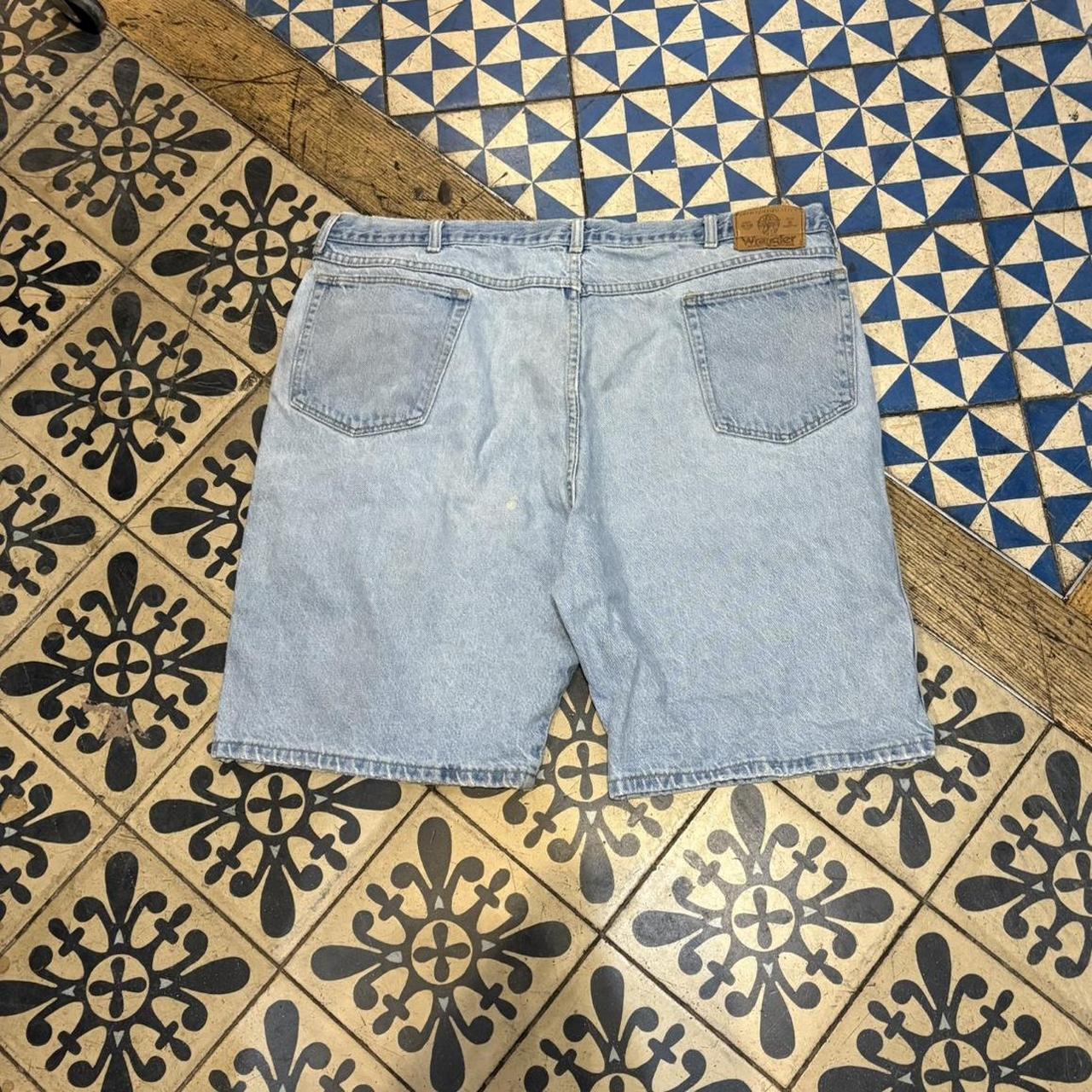 JRT109 - Vintage Retro Essential Wrangler Light Blue Wash Denim Shorts Jorts with detailed patch Logo carpenter workwear #hiphop #90s #jorts #skater #wrangler