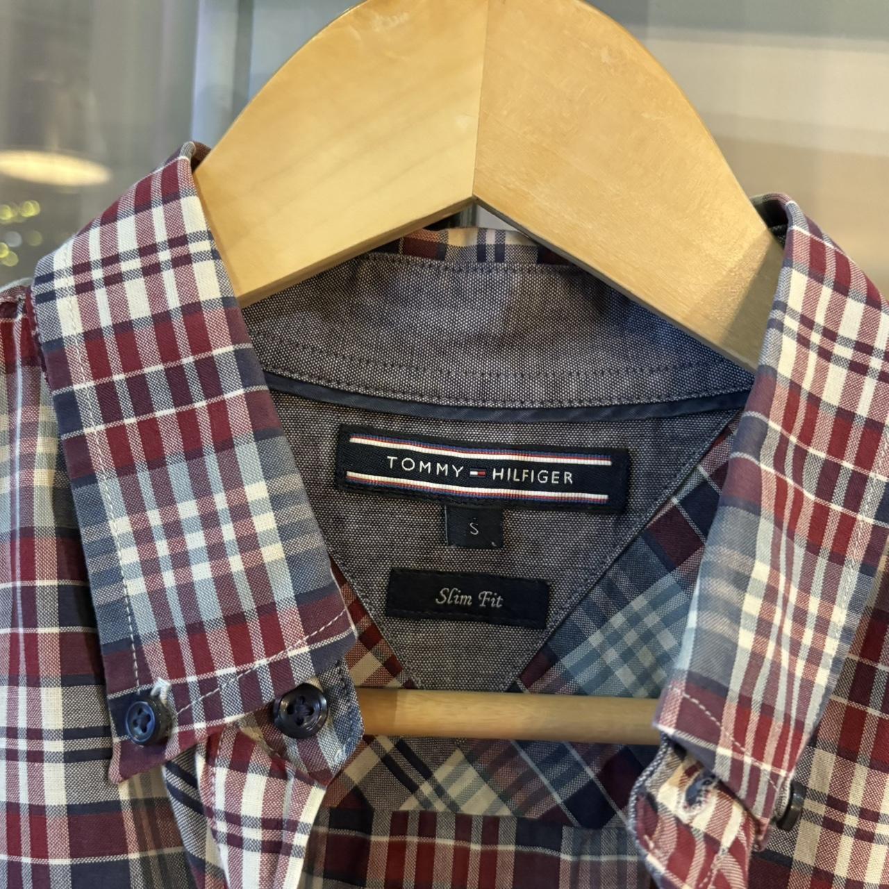 0125B50P - Vintage Tommy Hilfiger Burgundy and Navy Check Longsleeve collared button up polo shirt top #Y2K #preppy #chiefkeef #smartcasual #oldmoney