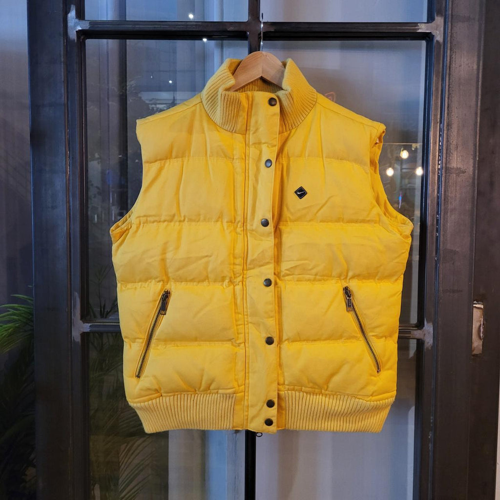 WCJ001 - Vintage retro Yellow essential Nike gilet bodywarmer down sleeveless puffer padded jacket coat branded with logo #nike #gilet #y2k #bodywarmer #alig
