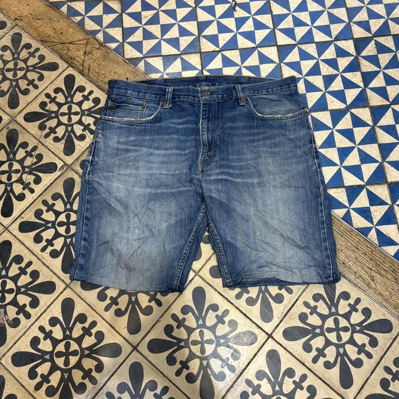 JRT128 - Vintage Retro Essential Levi's Mid Blue Wash Denim Shorts Jorts with detailed patch Logo carpenter workwear #hiphop #90s #jorts #skater #levis
