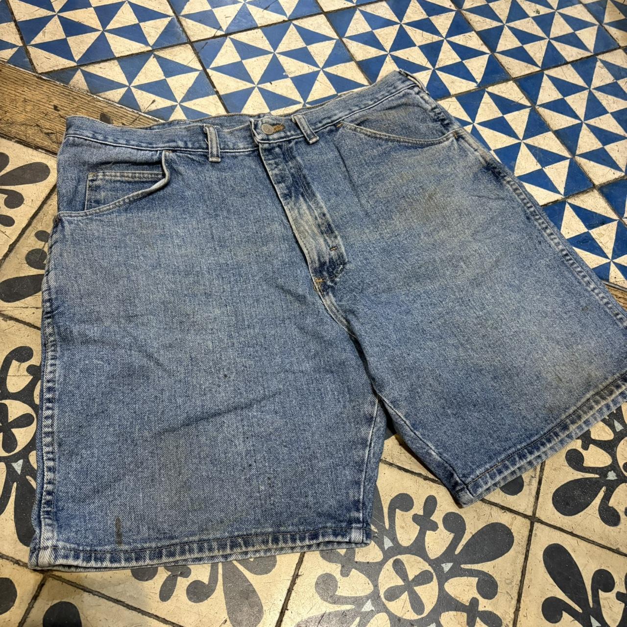 JRT107 - Vintage Retro Essential Wrangler Mid Blue Wash Denim Shorts Jorts with detailed patch Logo carpenter workwear #hiphop #90s #jorts #skater
