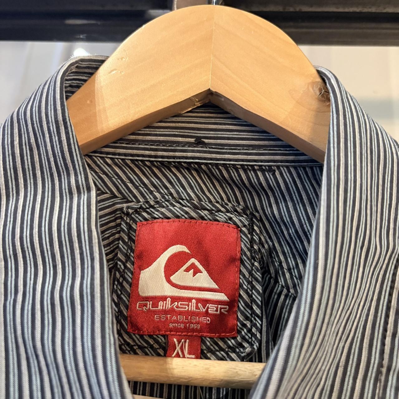 Vintage Quiksilver Shirt Mens XL Striped Button Up Long Sleeve Skate Surf Y2K Grunge Minimal Pocket Logo Streetwear Skater Casual 90s