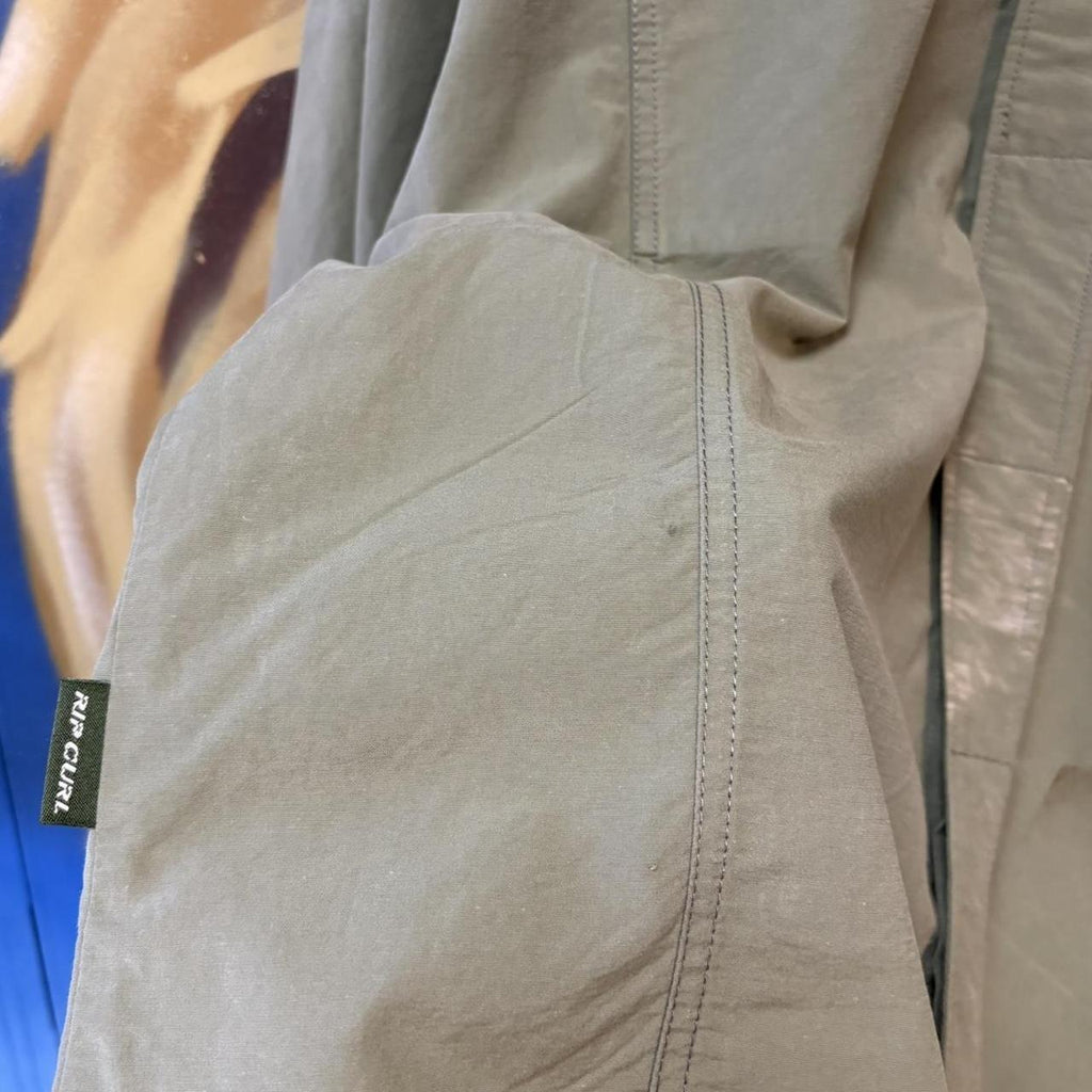 MES2811N-U - Vintage Retro Essential Green Ripcurl Surfer Button Up Collared jacket #surfer #skater #y2k #ripcurl #jacket