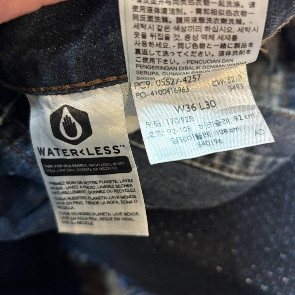 BR2401CN-U - Vintage retro Levi’s 527 Bootcut Dark Blue Wash Denim Jeans Trousers pants #denim #bootcut #levis #levis527 #jeans