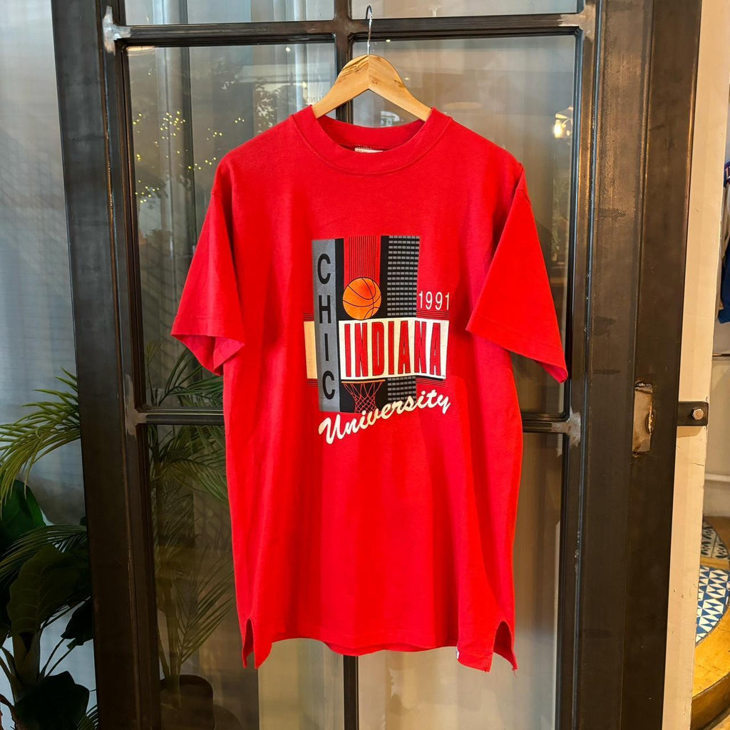 0425A16F - Vintage Retro Essential Red Chicago Illinois University Basketball  Graphic Print Top Tee T-shirt #90s #graphic #top #chicago #basketball