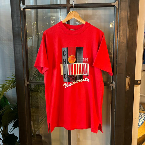 0425A16F - Vintage Retro Essential Red Chicago Illinois University Basketball  Graphic Print Top Tee T-shirt #90s #graphic #top #chicago #basketball
