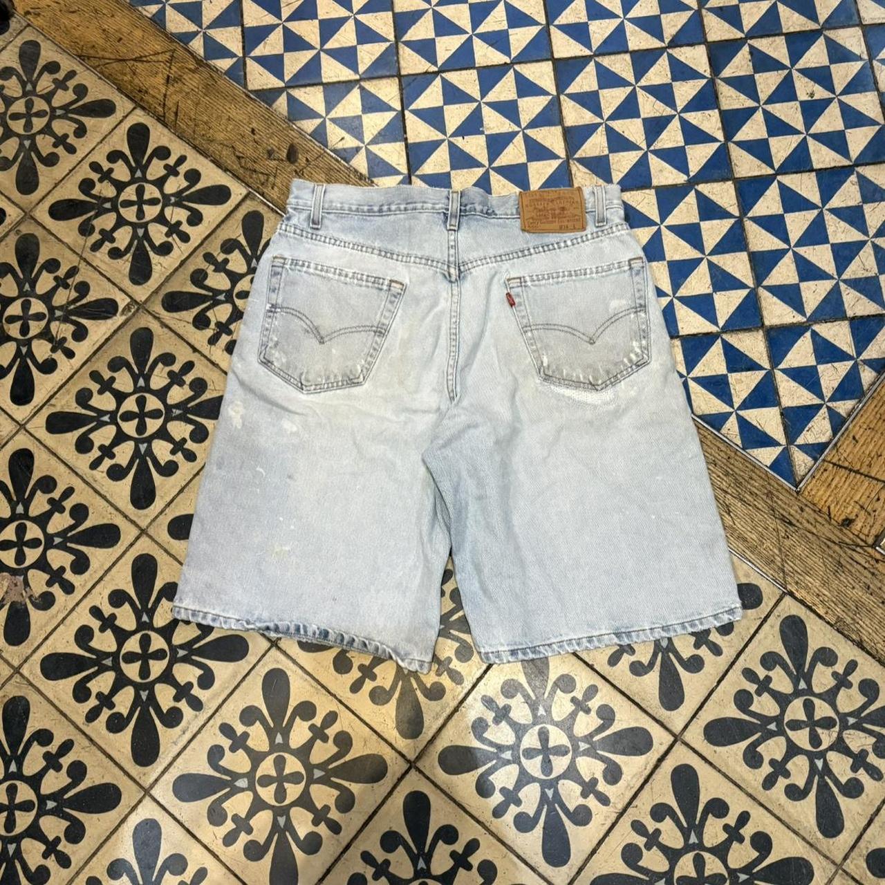 JRT106 - Vintage Retro Essential Levi's 550 Light Blue Wash Denim Shorts Jorts with detailed patch Logo carpenter workwear #hiphop #90s #jorts #skater #levis