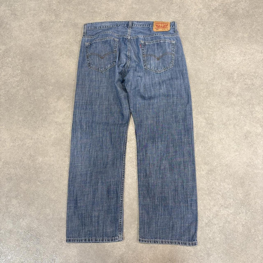 BR1912AIY-U - Vintage retro essential  Levi’s 569 Loose Straight Leg Mid Blue Wash Denim Jeans Trousers pants #denim #levis #levis569 #jeans #loosefit