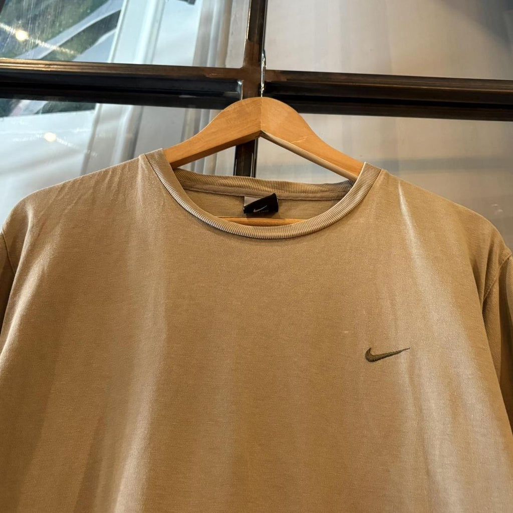 VIN3108N-F - Vintage Retro Essential Beige 2000’s Nike Top Tee T-shirt #swoosh #nike #y2k #essential #basic