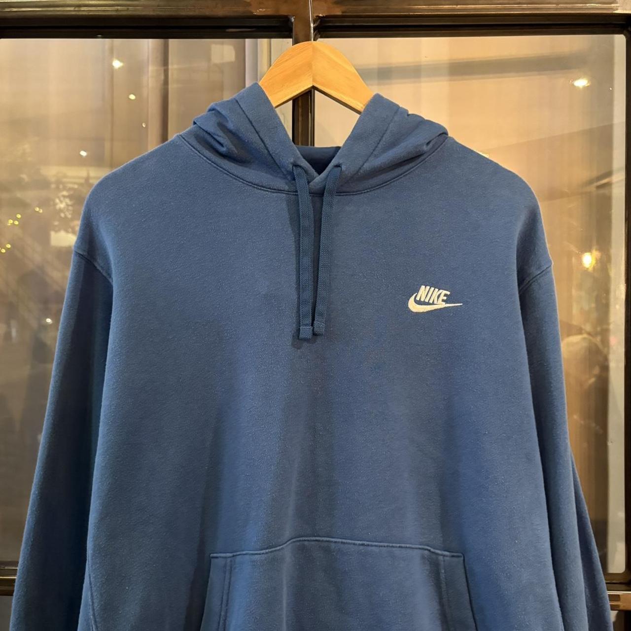 0325G48UF-P - Vintage Retro Essential Blue Nike Sweatshirt Hoodie with embroidered spell out swoosh logo #sportswear #essential #nike #y2k #hoodie