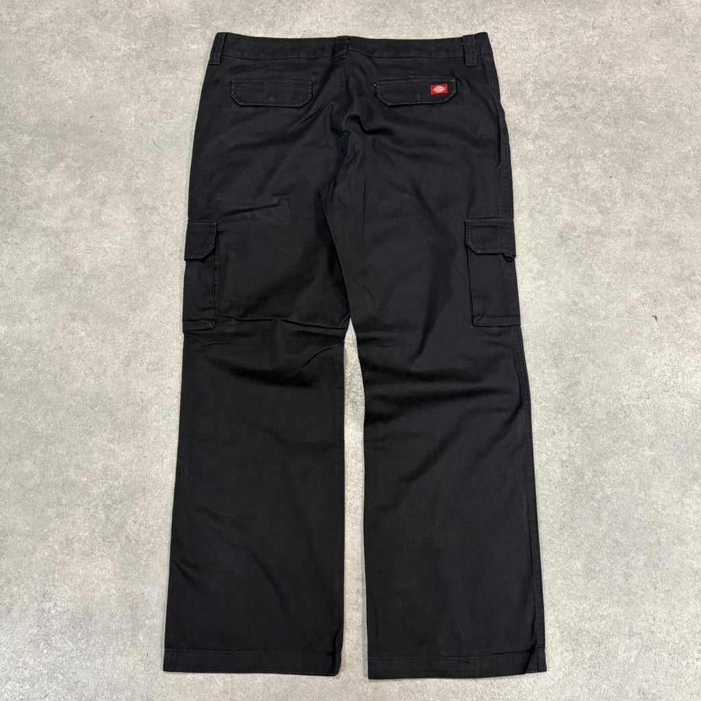 BR1912AAH-U - Vintage retro essential Black Dickies Straight Leg Cargo Trousers pants casual workwear #cargo #utility #workwear #straightleg #dickies