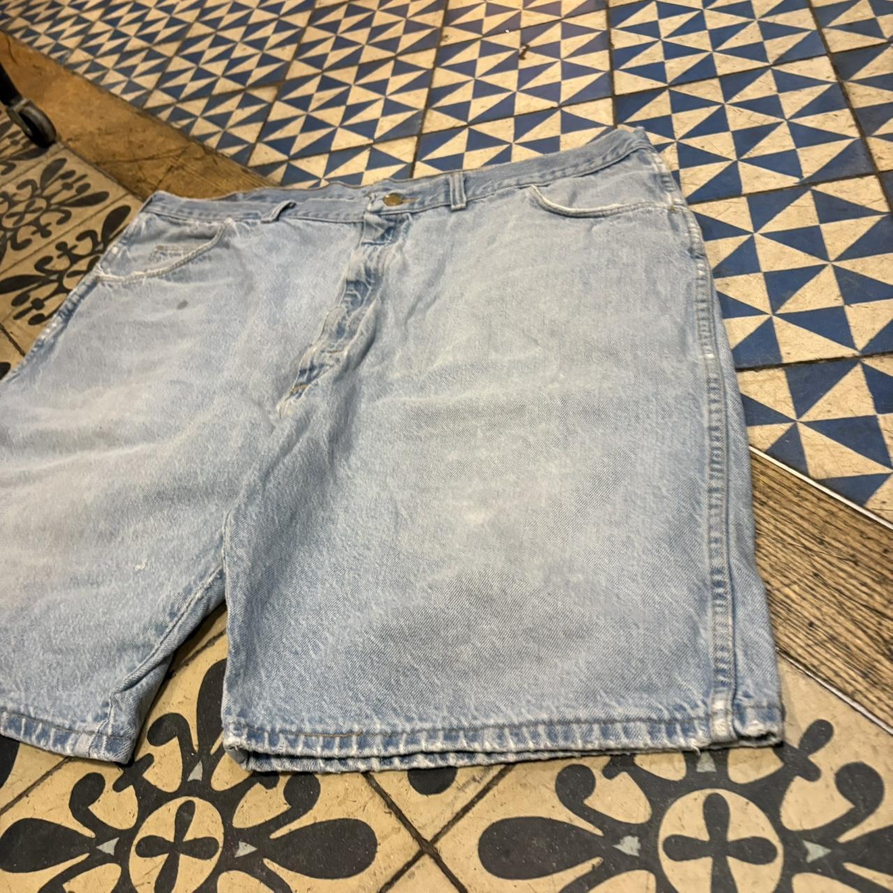 JRT109 - Vintage Retro Essential Wrangler Light Blue Wash Denim Shorts Jorts with detailed patch Logo carpenter workwear #hiphop #90s #jorts #skater #wrangler