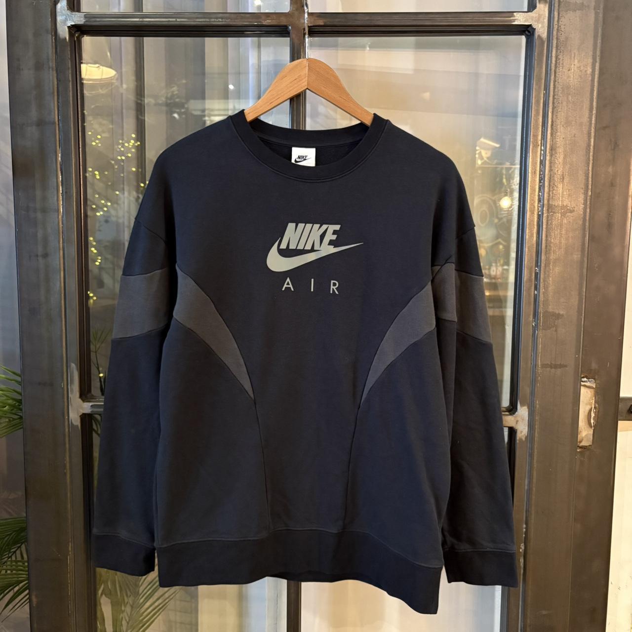 0325G69F - Vintage Retro Essential Black Nike Air Crewneck Jumper Sweatshirt with print logo #nike #sportswear #essential #y2k #nikeair