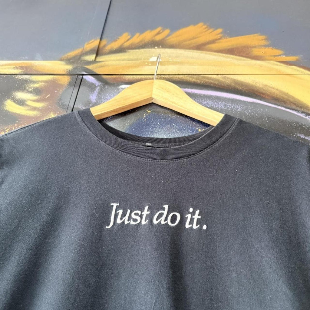 BR2306OX-U - Vintage Retro Essential Nike Team Just Do It Embroidered Black Top Tee T-shirt #y2k #embroidered #justdoit #essential #nike