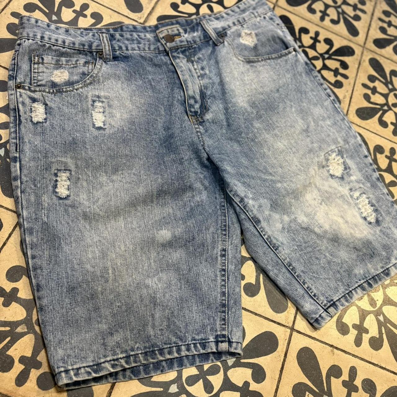MA0503I-P - American Vintage Retro Essential Black Blue Wash Denim Distressed Shorts Jorts with detailed patch Logo hip hop baggy wide leg 90s 00s y2k grunge streetwear style workwear #hiphop #90s #jorts #skater #distressed