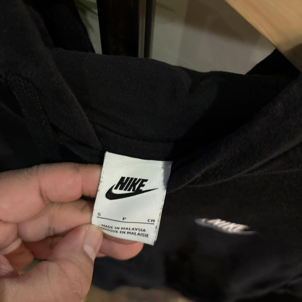 1224A36 - Vintage Retro Essential Nike Black Sweatshirt Hoodie with big spellout embroidered logo #90s #sportswear #essential #nike #y2k
