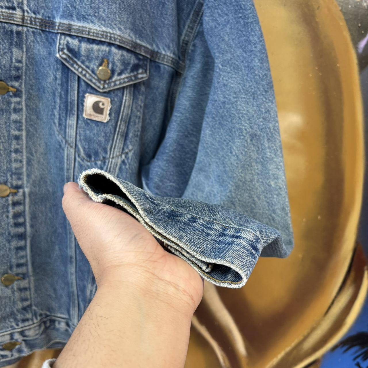 BR2401ET-U - Vintage Retro Essential Carhartt Blue Denim Wash Button Up Trucker Jacket #workwear #utility #truckerjacket #denim #carhartt