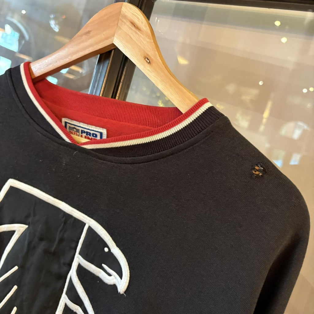 B0425A24BR - Vintage Retro Essential NFL Atlanta Falcons Black Crewneck Jumper Sweatshirt with embroidered logo #atlanta #sportswear #nfl #y2k #atlantaflacons