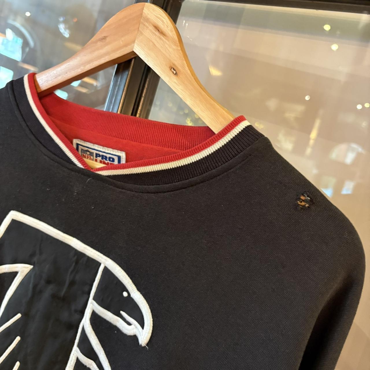 B0425A24BR - Vintage Retro Essential NFL Atlanta Falcons Black Crewneck Jumper Sweatshirt with embroidered logo #atlanta #sportswear #nfl #y2k #atlantaflacons