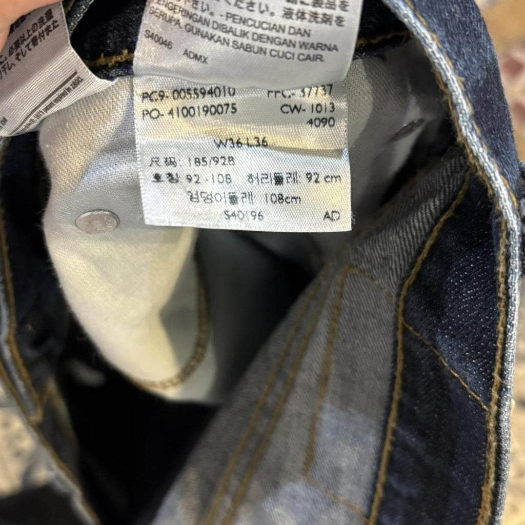 TRW522P - Vintage retro essential Levi’s 559 Dark Blue Wash Denim Jeans Trousers pants #denim #levis559 #levis #jeans